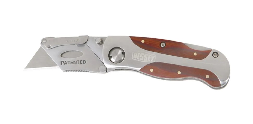 FOLDING JACK KNIFE WITH WOODEN HANDLE