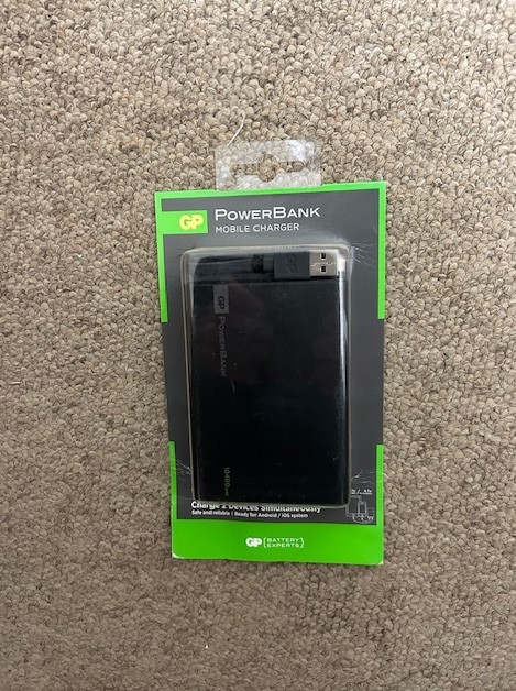 GP POWERBANK UNIVERSAL CHARGER U421 WITH 4 RECYKO + PRO AA