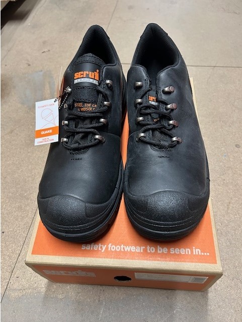 SIZE 9 QUAKE SAFETY SHOES BLACK SCRUFFS